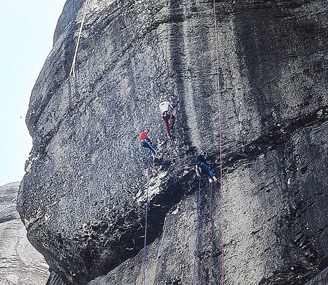 Falkenstein, Buntschillernde Seifenblase. Pokus o přelez pouhý den po dokončení cesty. Nahoře Honza Ďoubal, uprostřed Franta Bauer.