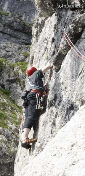 Kampermauer, Superdiagonale, VI-. Stìnka pod stále mokrým místem je asi nejtìžší. Dobré je se sem dostat za slunného dne odpoledne, kdy stìnka vysychá a mokrá místa jsou menší. Foto (c) Petr Jandík, digitální snímek 8 Mpix. _MG_2697.jpg