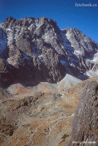 Tatry, Velická dolina. Odleva vrchoky Èertova veža, Gerlachovská veža s nejdelší cestou v Tatrách 1200m, Gerlach a Zadný Gerlach.
dia kinofilm TXIII_30_gerlach.jpg